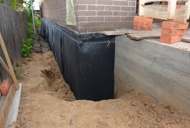 Happy homeowners after waterproofing job in Elbing